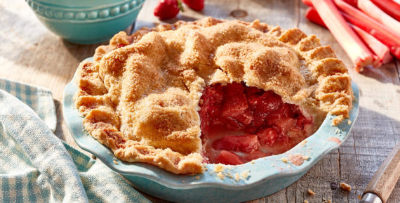 Pâté aux fraises et à la rhubarbe