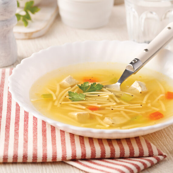 Soupe au poulet et nouilles