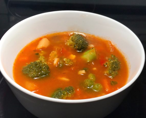 Soupe aux tomates et légumes