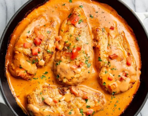 FILET DE POULET À LA CRÈME DE TOMATE