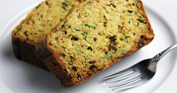 Pain aux courgettes et aux dattes