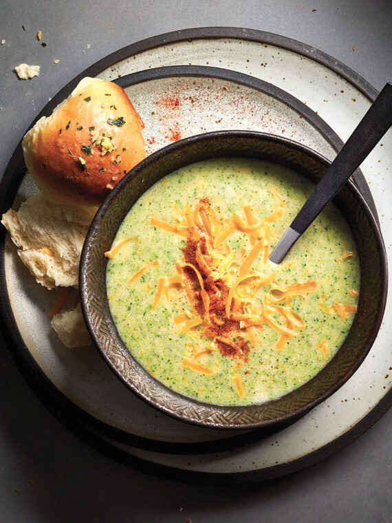 Potage au brocoli et au cheddar