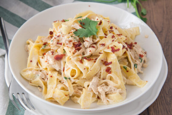 Linguines crémeuses au poulet et bacon
