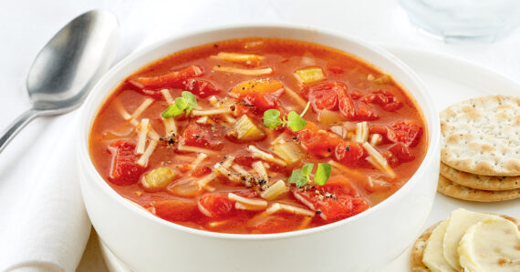 Soupe aux tomates et nouilles