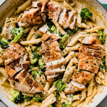 Rigatoni au poulet et pesto
